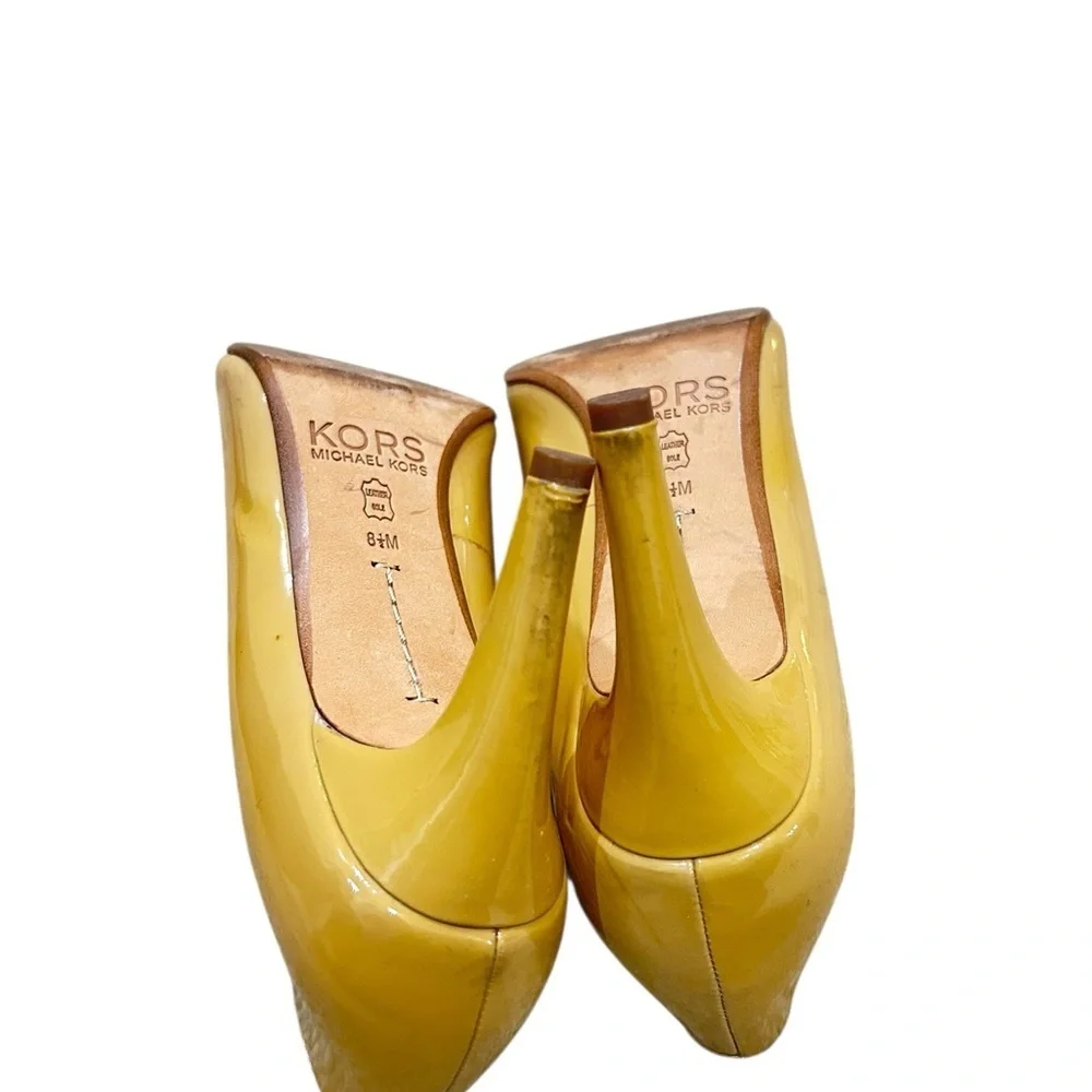 Kors Michael Kors neutral tan slip on round toe pump Heels size 8.5